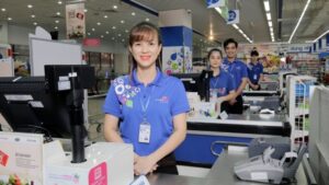 Đồng phục siêu thị, cửa hàng: chọn sao cho bền và dễ thay
