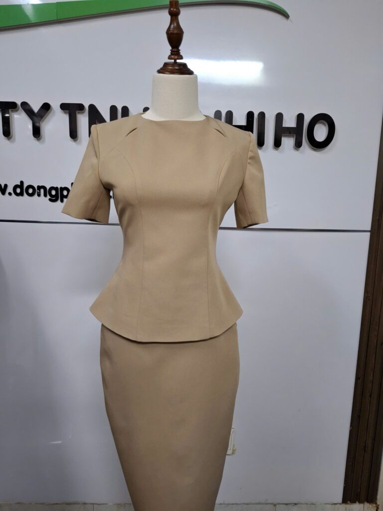 Đầm đồng phục nữ màu be, eo peplum, tay ngắn