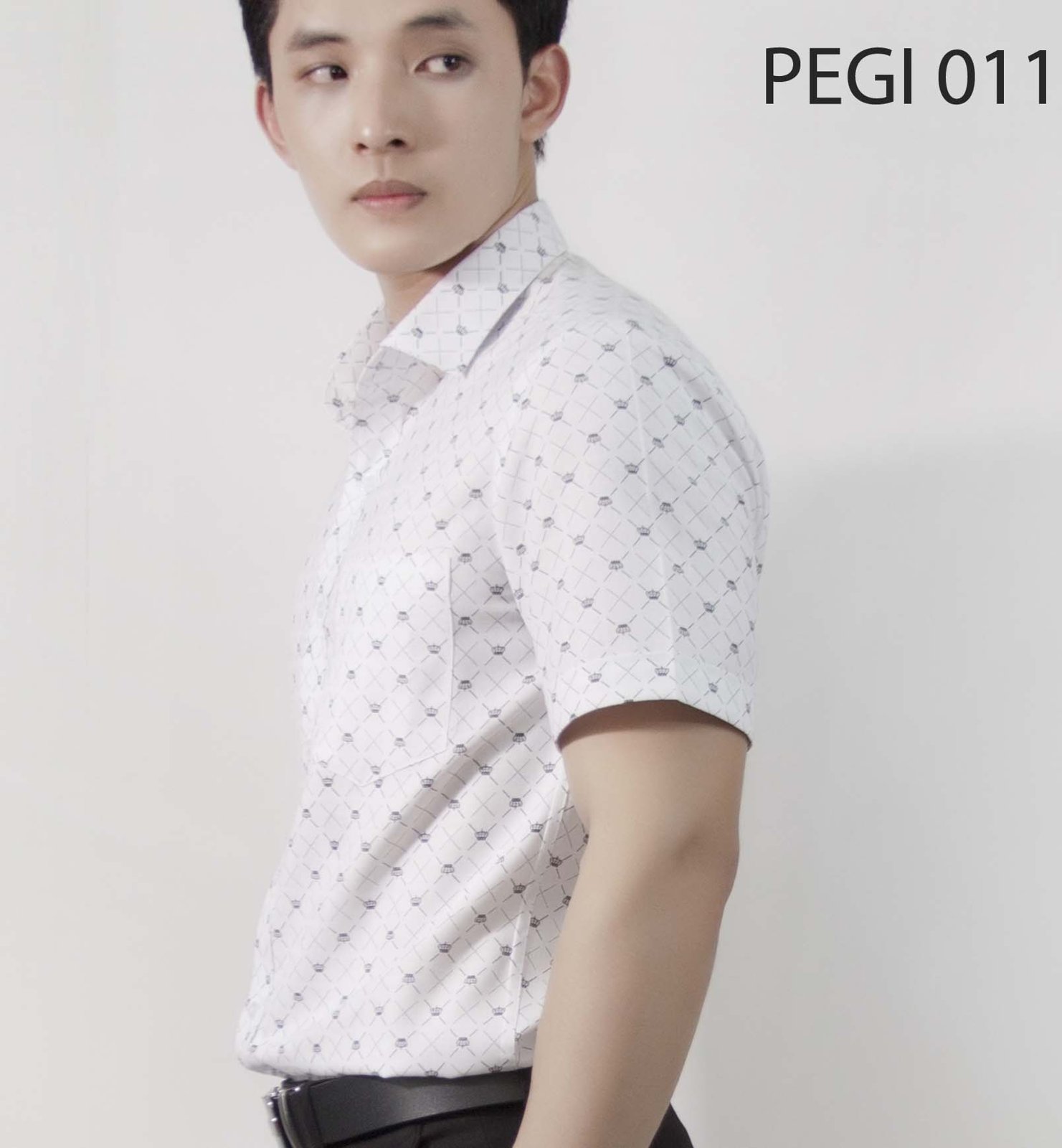 Áo sơ mi nam đồng phục PEGI 011 trắng hoạ tiết vương miện, tay ngắn